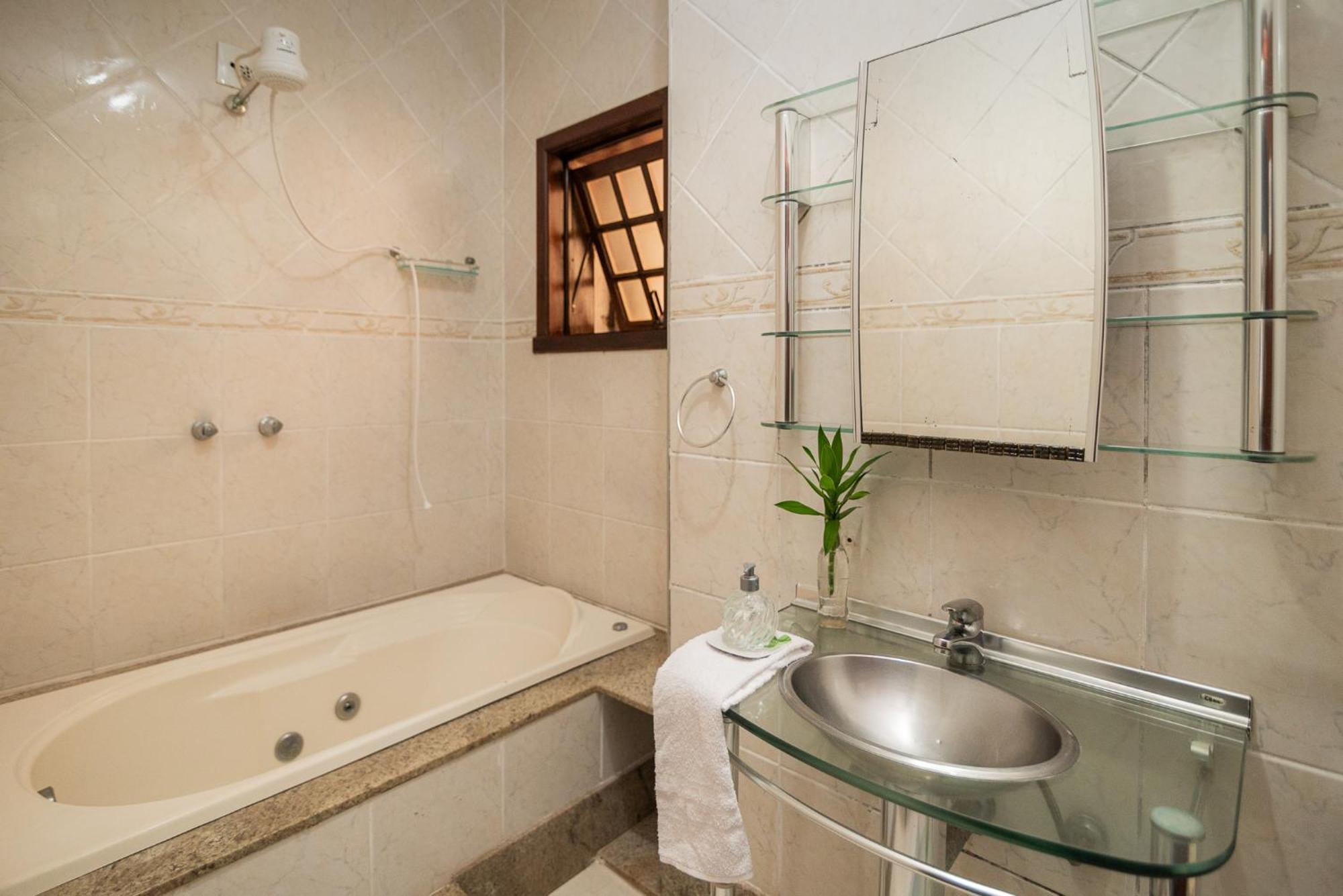 Hostel Lares برومادينهو المظهر الخارجي الصورة
